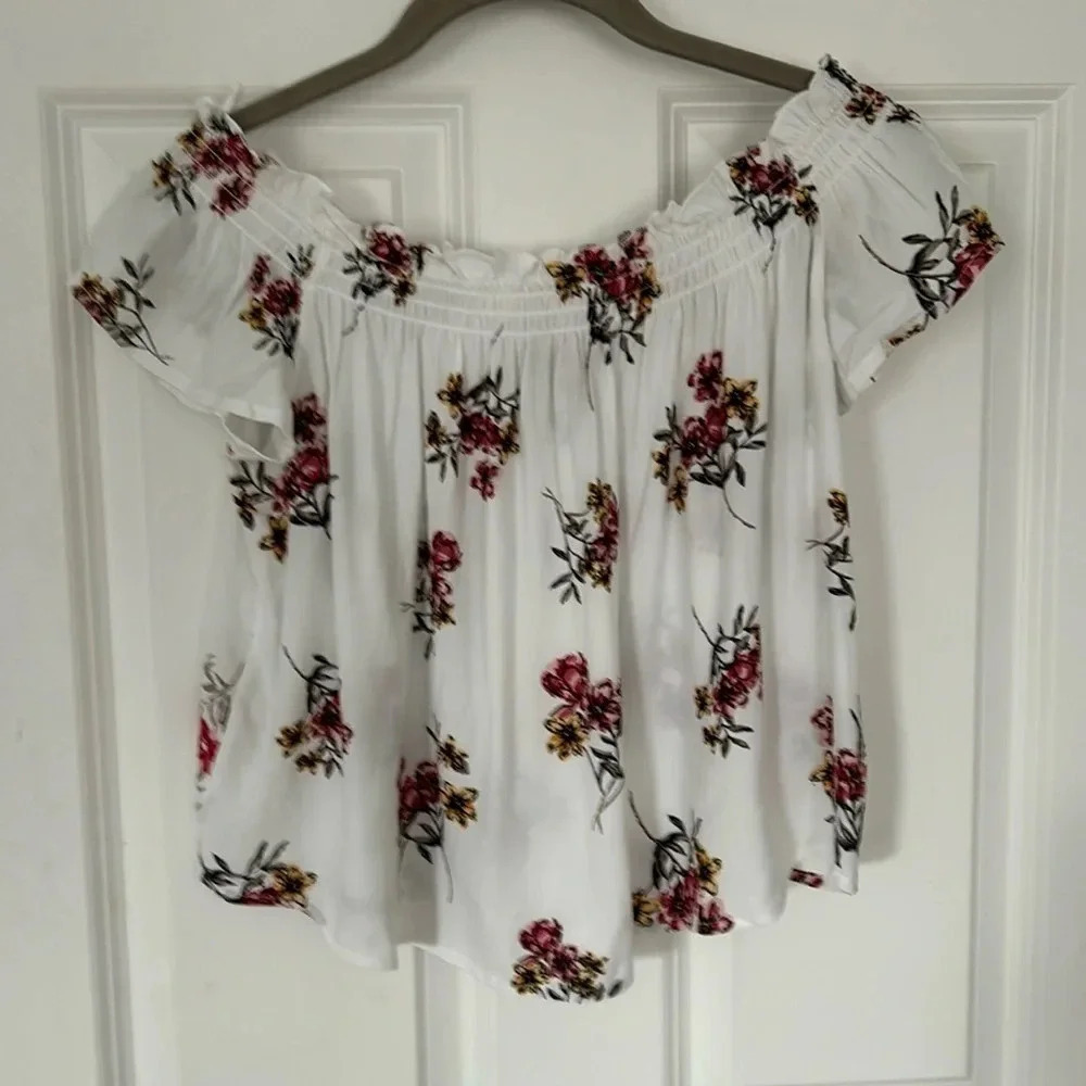 Garage floral white crop shirt size XS short flutter sleeve top off shoulder top